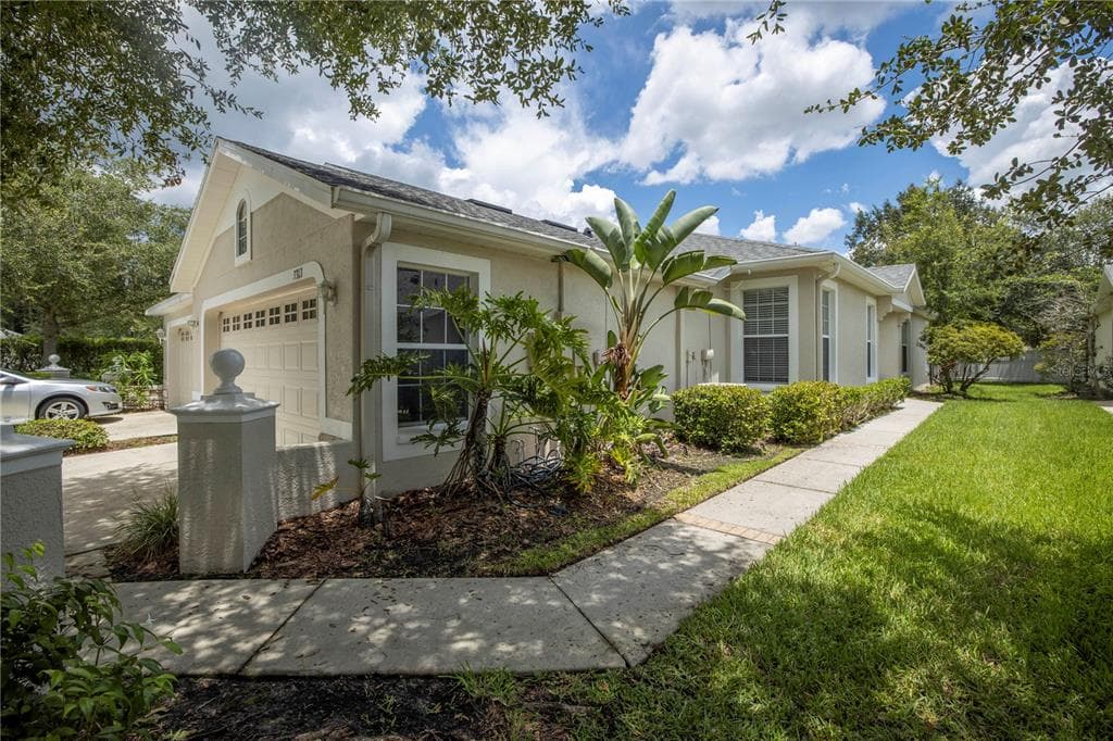 3313 CHAPEL CREEK CIRCLE WESLEY CHAPEL, FL 33544