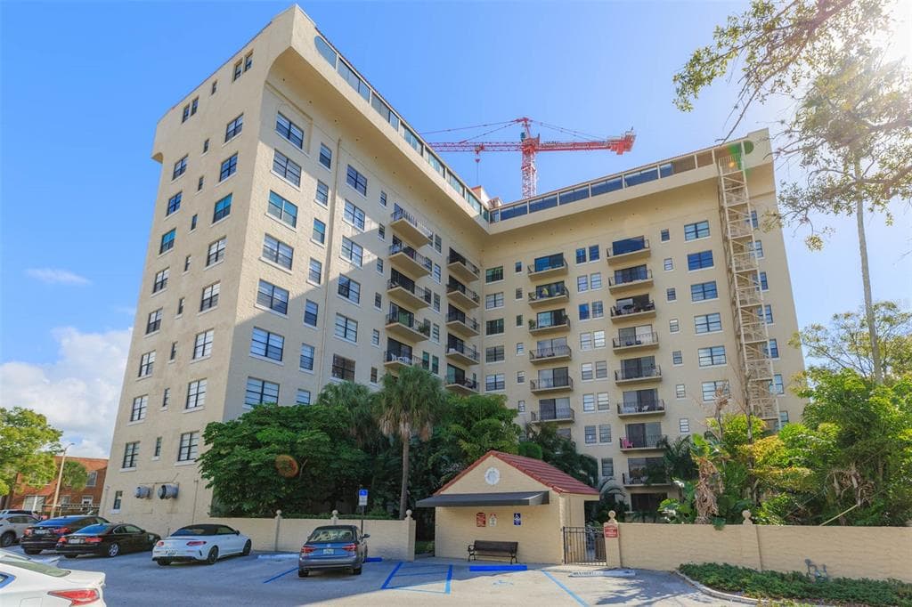 2109 BAYSHORE BOULEVARD UNIT 208 TAMPA, FL 33606