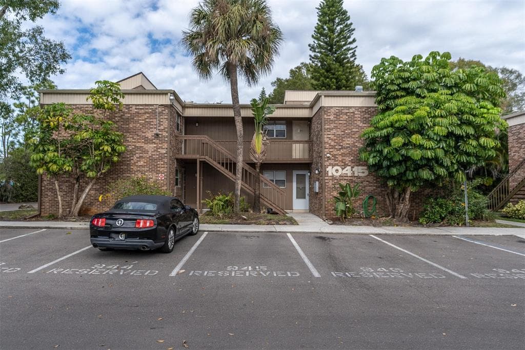 10415 CARROLLBROOK CIRCLE UNIT 207 TAMPA, FL 33618