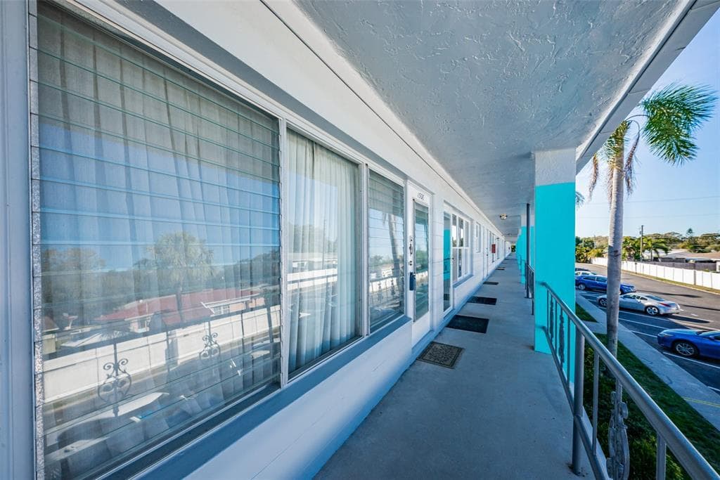 5840 43RD TERRACE N UNIT 1508 KENNETH CITY, FL 33709