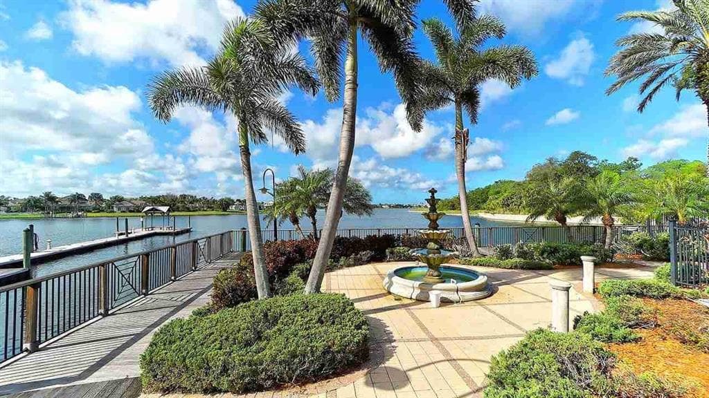 201 BREAKERS LANE APOLLO BEACH, FL 33572