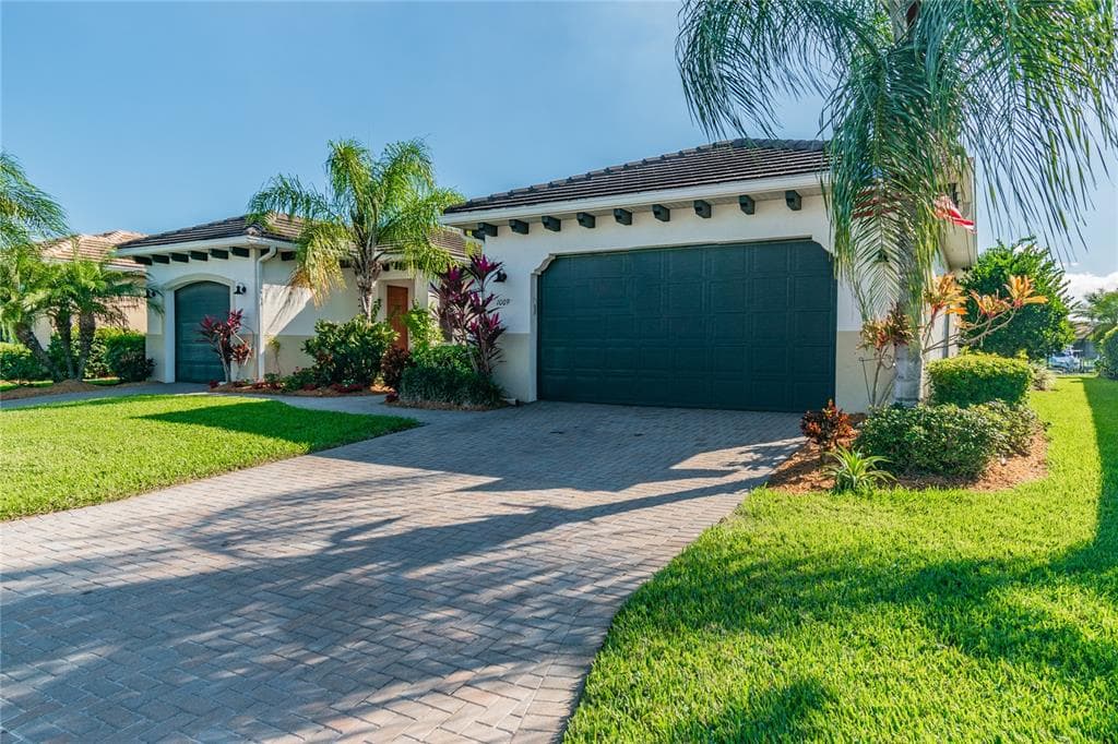 1009 LANYARD COURT BRADENTON, FL 34208