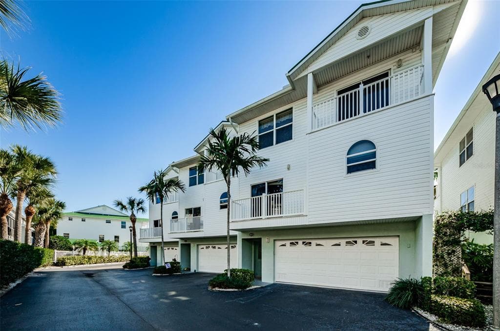 19817 GULF BOULEVARD UNIT 401 INDIAN SHORES, FL 33785