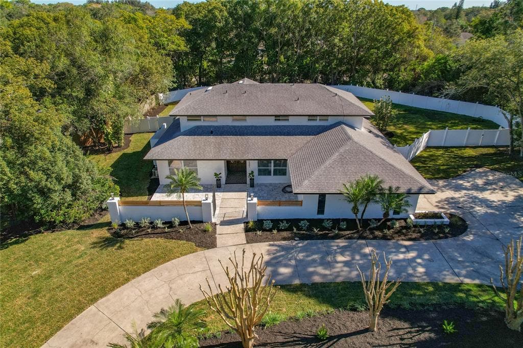 2251 PADDOCK CIRCLE DUNEDIN, FL 34698