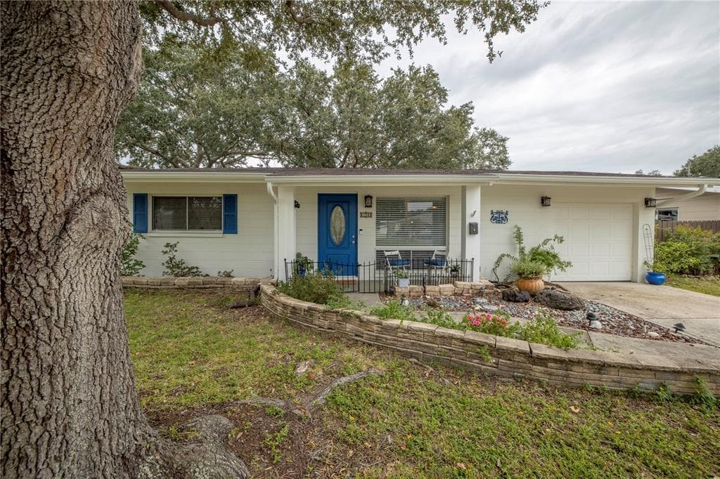 156 44TH AVENUE NE ST PETERSBURG, FL 33703
