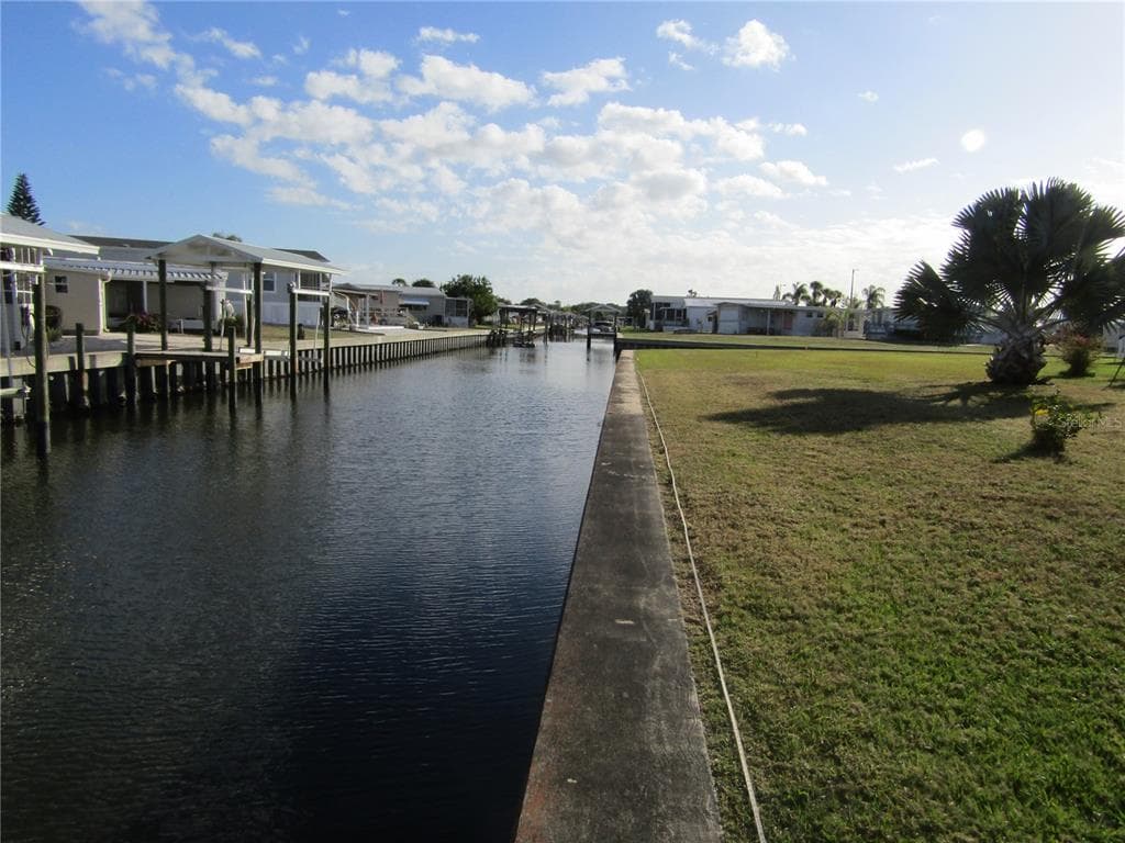 129 E SAINT LUCIA LOOP APOLLO BEACH, FL 33572