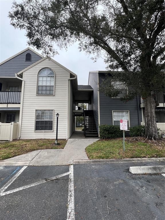 4711 S HIMES TAMPA, FL 33611