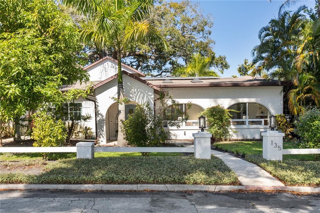 135 24TH AVENUE N ST PETERSBURG, FL 33704