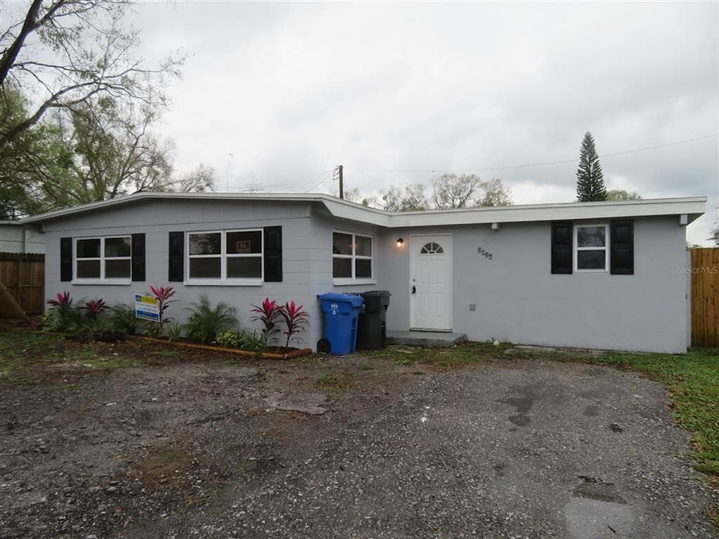 2924 SAMPLE LOOP TAMPA, FL 33619