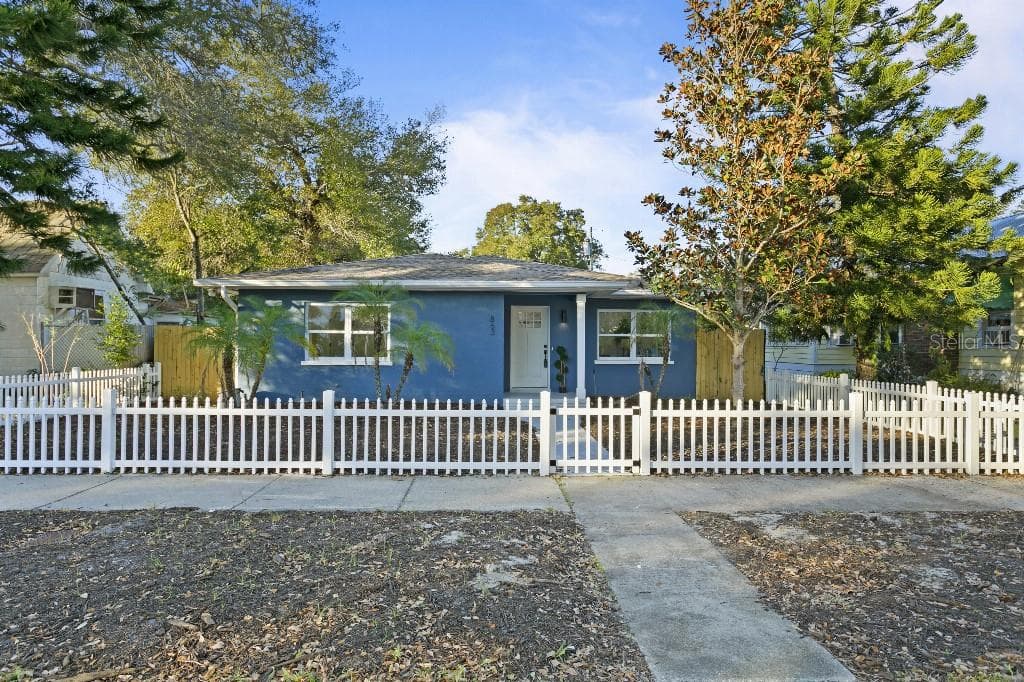 863 25TH AVENUE N ST PETERSBURG, FL 33704