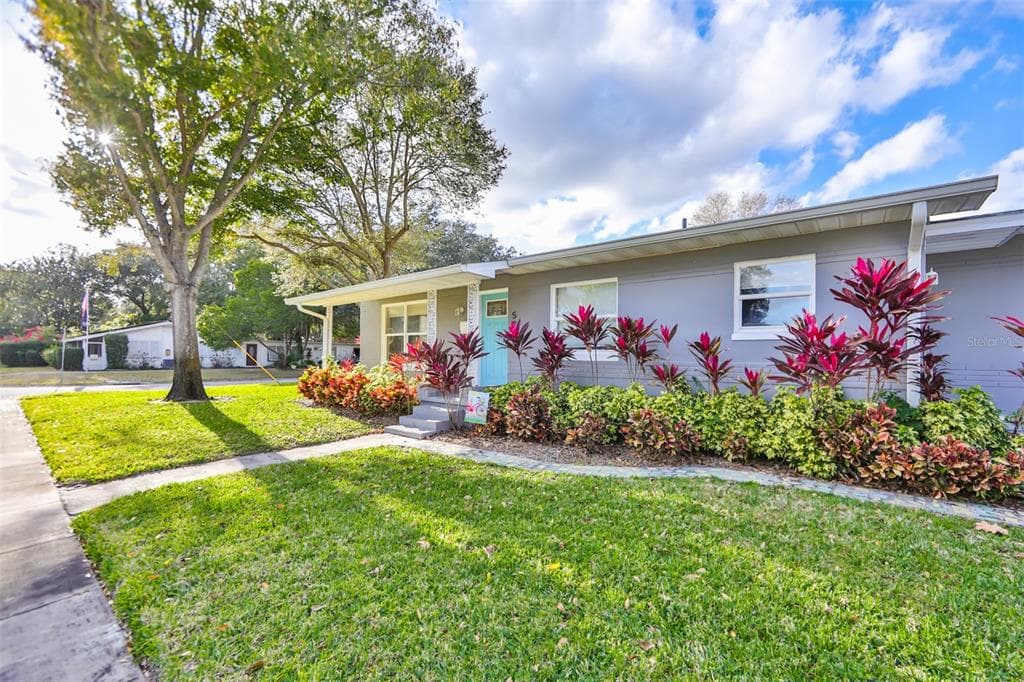 575 NORTHMOOR AVENUE N ST PETERSBURG, FL 33702