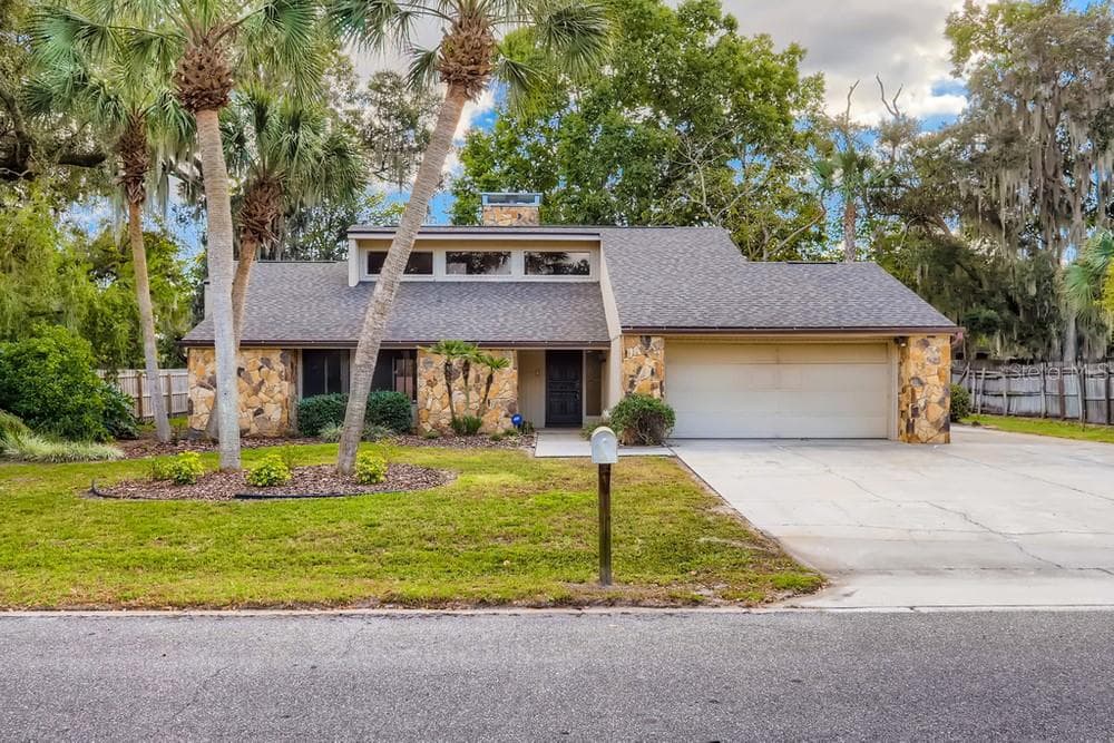205 1ST STREET TAVARES, FL 32778