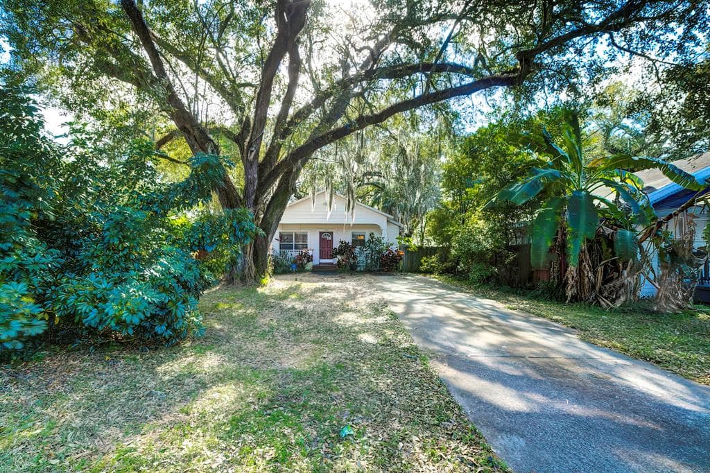 1909 E HENRY AVENUE TAMPA, FL 33610