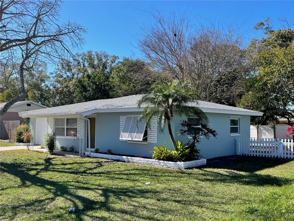 1713 VALENCIA DRIVE E LARGO, FL 33778