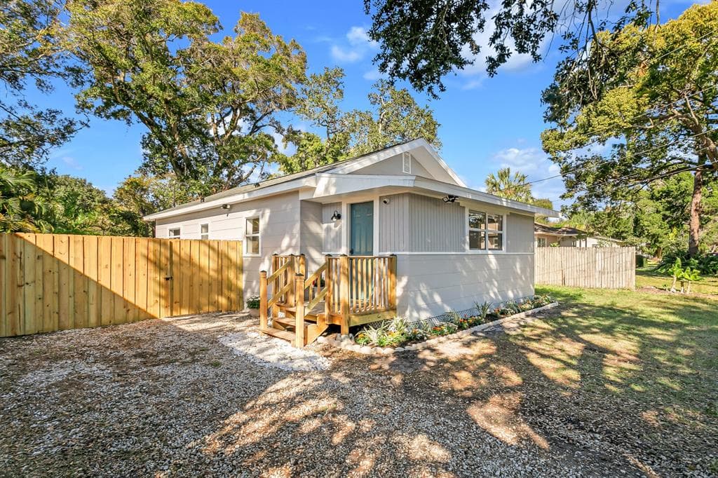 400 ELIZABETH AVENUE CLEARWATER, FL 33759