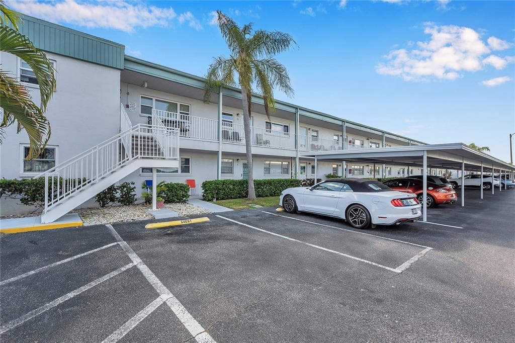5286 81ST STREET N UNIT 16 ST PETERSBURG, FL 33709