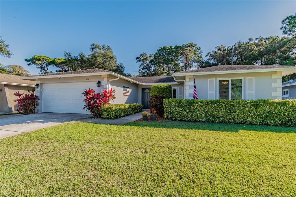 5841 APPLECROSS ST N ST PETERSBURG, FL 33709