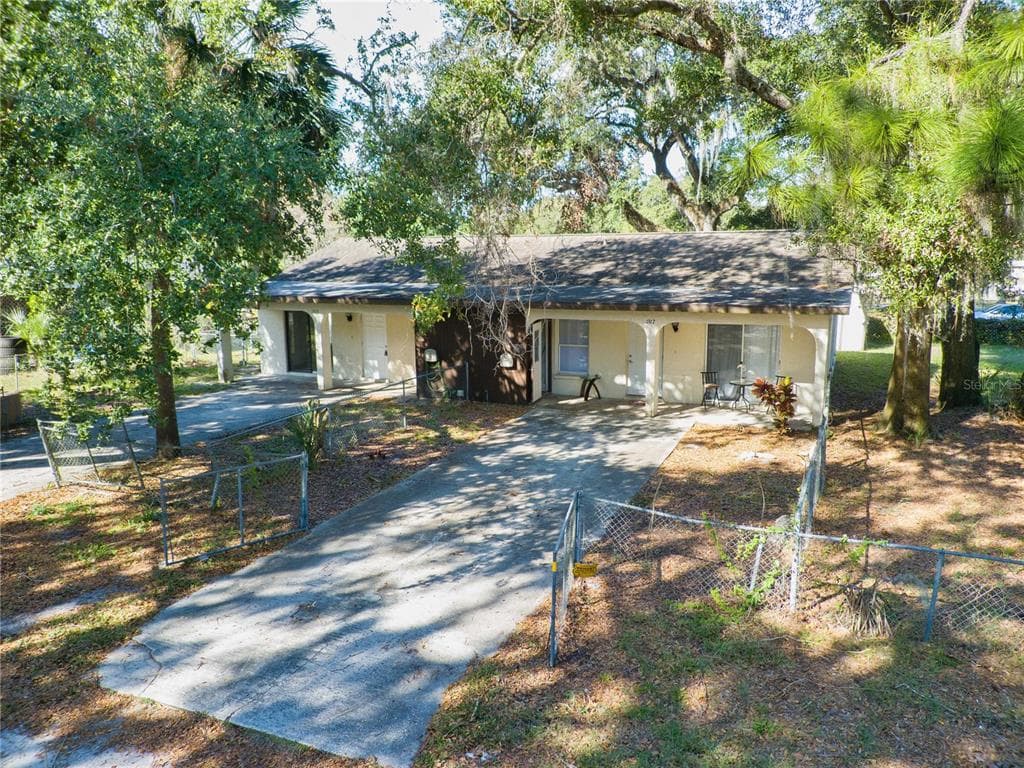 1915 27TH AVENUE DRIVE E BRADENTON, FL 34208