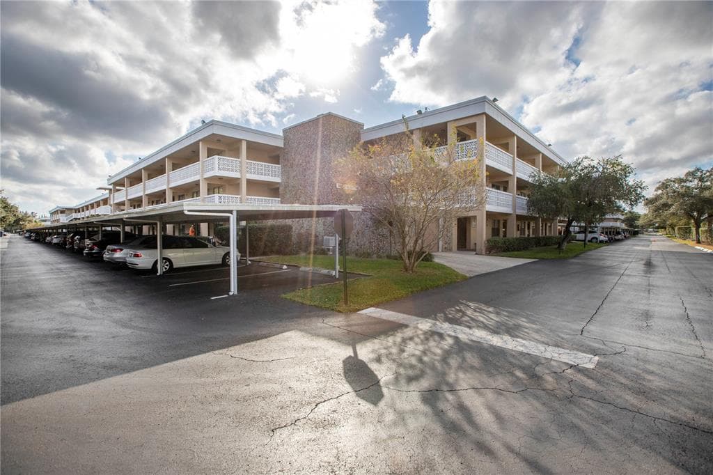 5080 LOCUST STREET NE UNIT 330 ST PETERSBURG, FL 33703