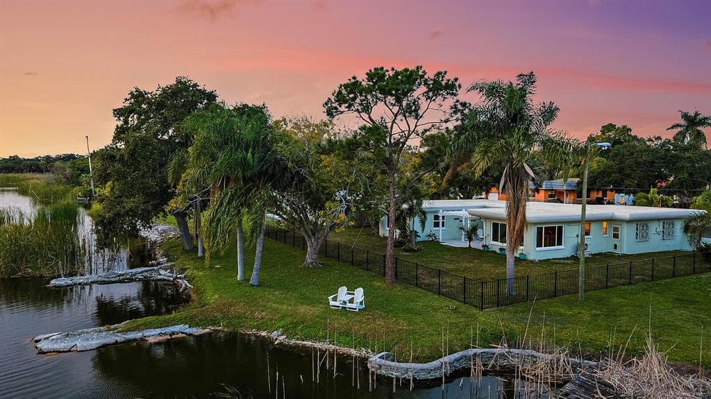 1648 28TH AVENUE S ST PETERSBURG, FL 33712