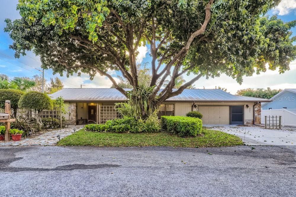 807 88TH STREET NW BRADENTON, FL 34209