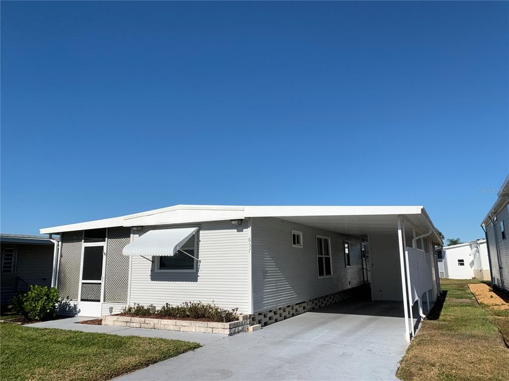657 MOUNT NEW CASTLE AVENUE NE UNIT 671 ST PETERSBURG, FL 33702