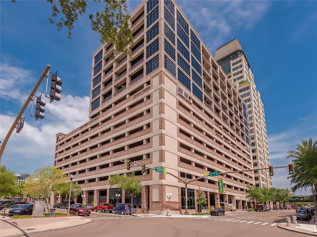 175 2ND STREET S UNIT P-13 ST PETERSBURG, FL 33701