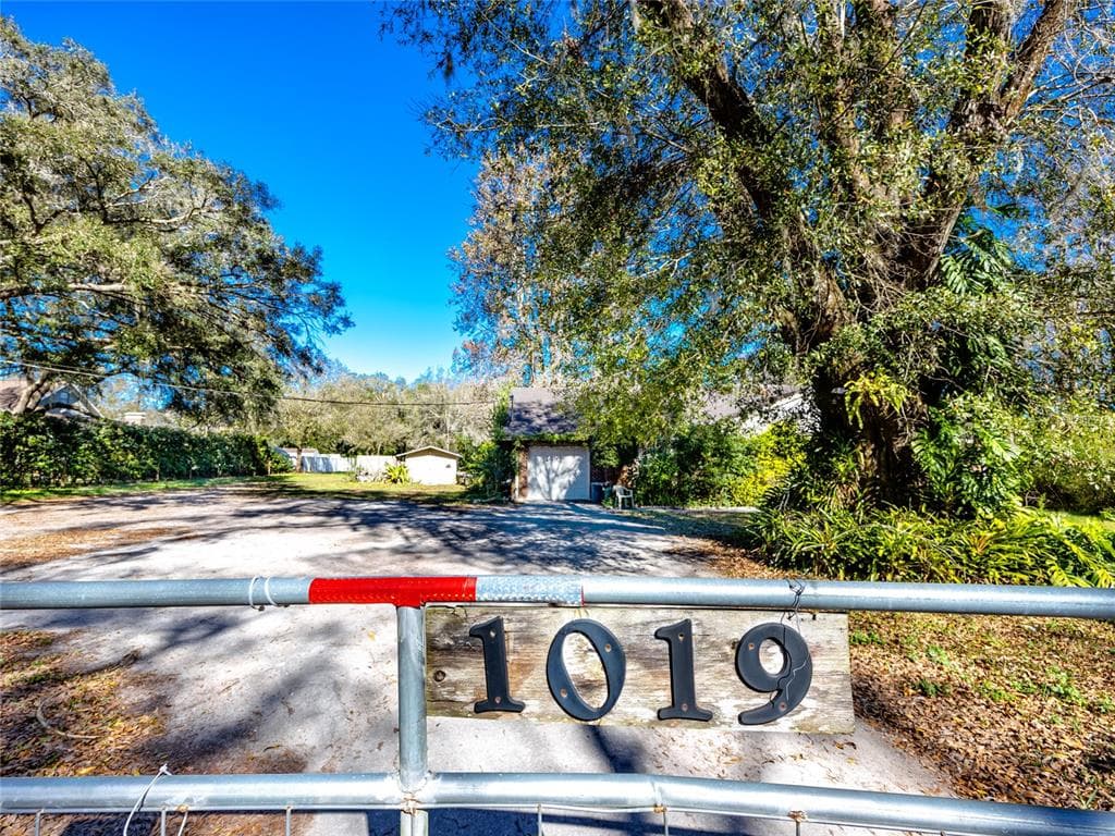1019 CRYSTAL LAKE ROAD LUTZ, FL 33548