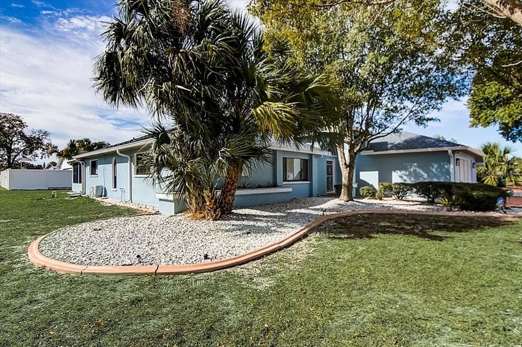 8308 BERKELEY MANOR BOULEVARD SPRING HILL, FL 34606
