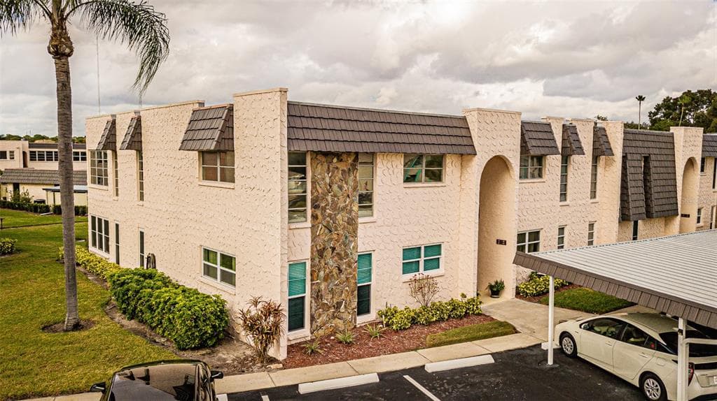 121 FERNWOOD CIRCLE UNIT 121 SEMINOLE, FL 33777
