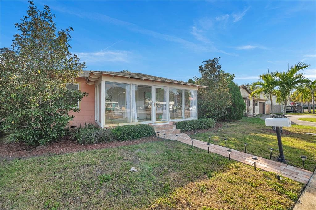 5214 GULFPORT BOULEVARD S GULFPORT, FL 33707