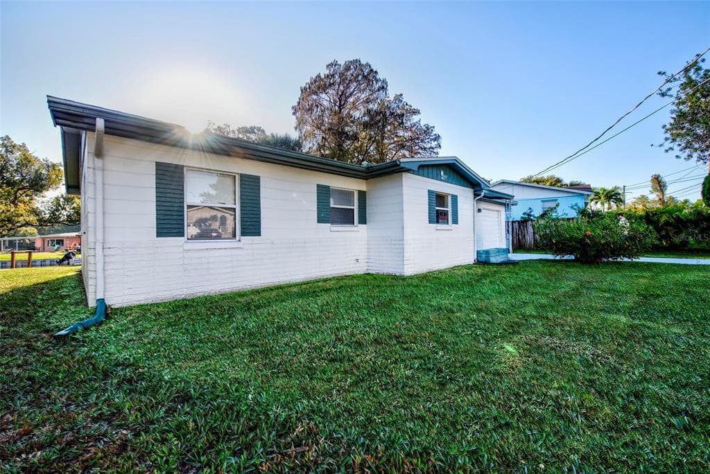 242 W CANAL DRIVE PALM HARBOR, FL 34684