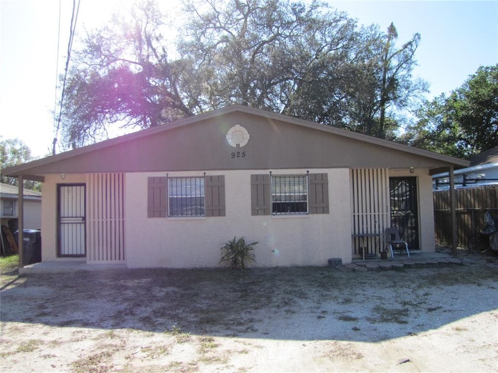 925 N CASTLE COURT TAMPA, FL 33612
