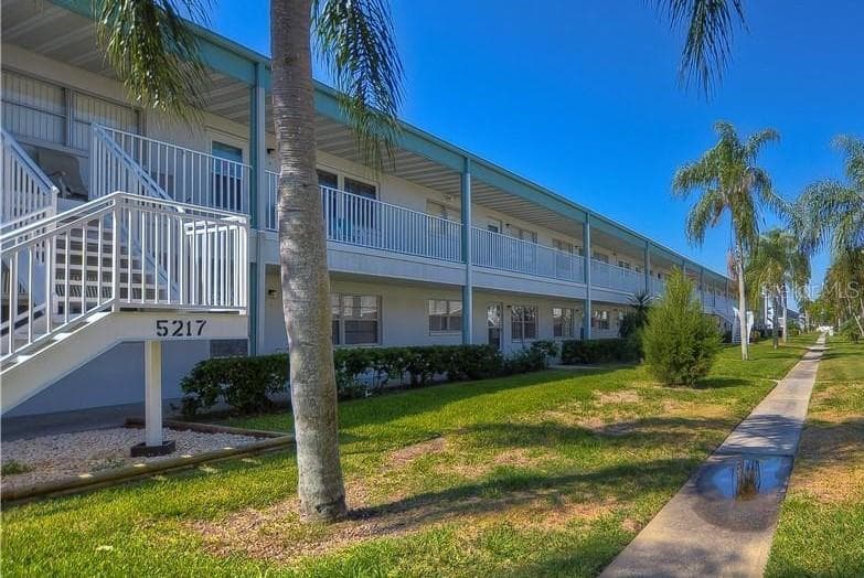 5217 81ST STREET N UNIT 17 ST PETERSBURG, FL 33709