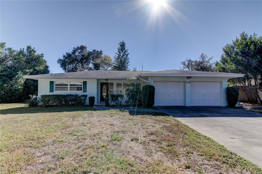 135 EDGEWATER TERRACE DUNEDIN, FL 34698