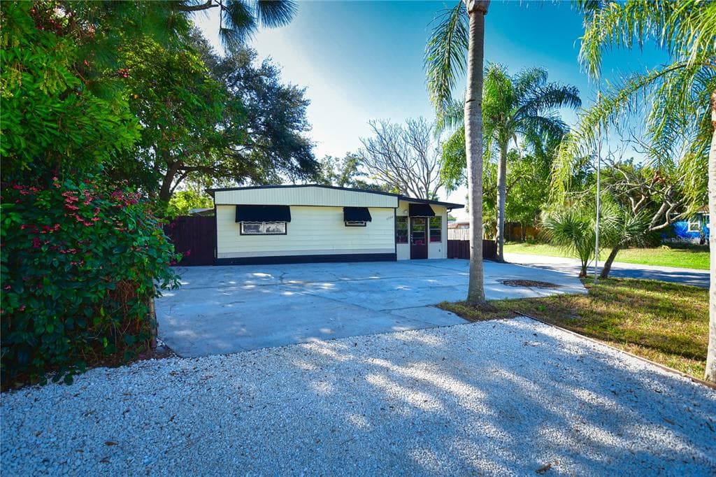 6084 106TH AVENUE N PINELLAS PARK, FL 33782