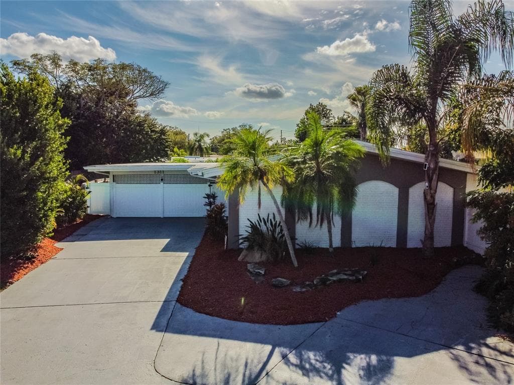 1311 OXFORD COURT