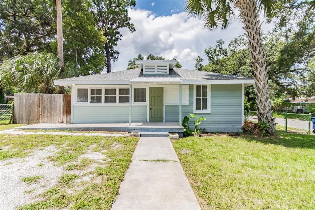 7810 N VAN DYKE PLACE TAMPA, FL 33604