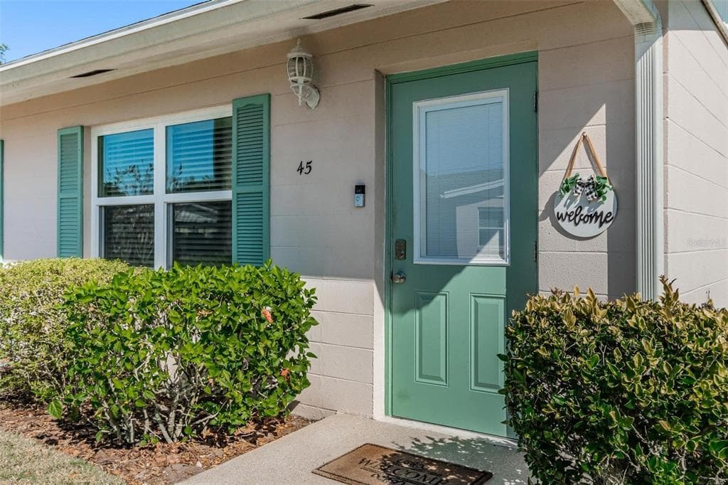 402 DORCHESTER PLACE UNIT 45 SUN CITY CENTER, FL 33573