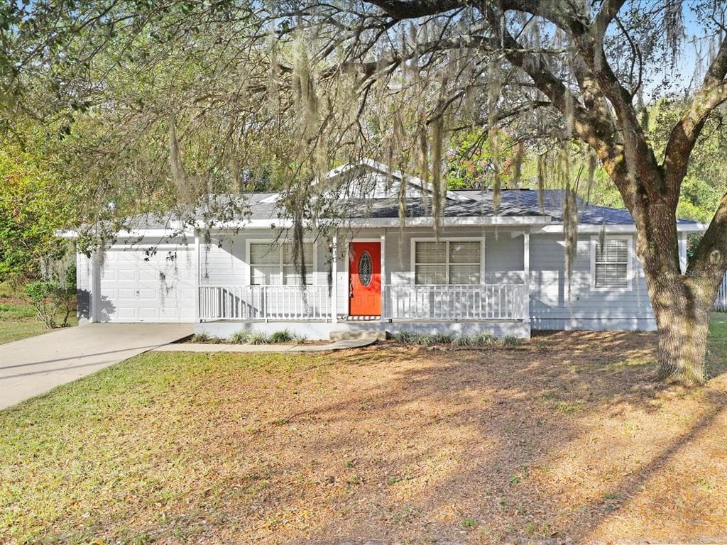 230 N SALISBURY AVENUE DELAND, FL 32720
