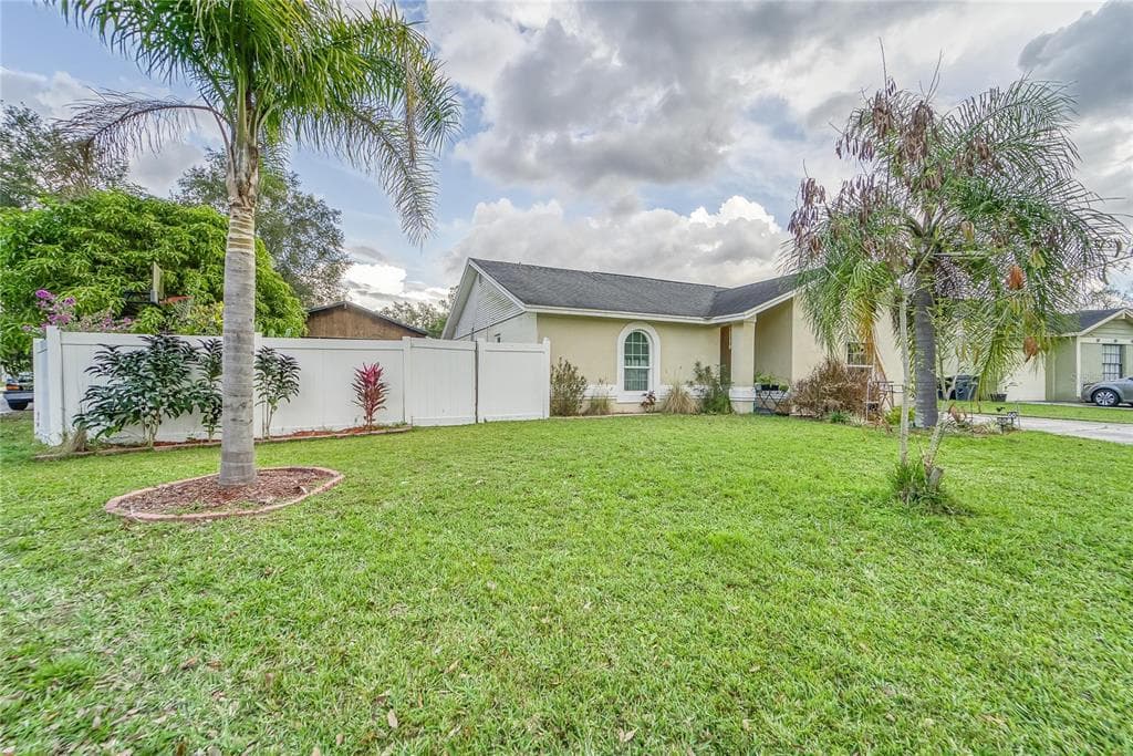 1425 MARIGOLD DRIVE LAKELAND, FL 33811