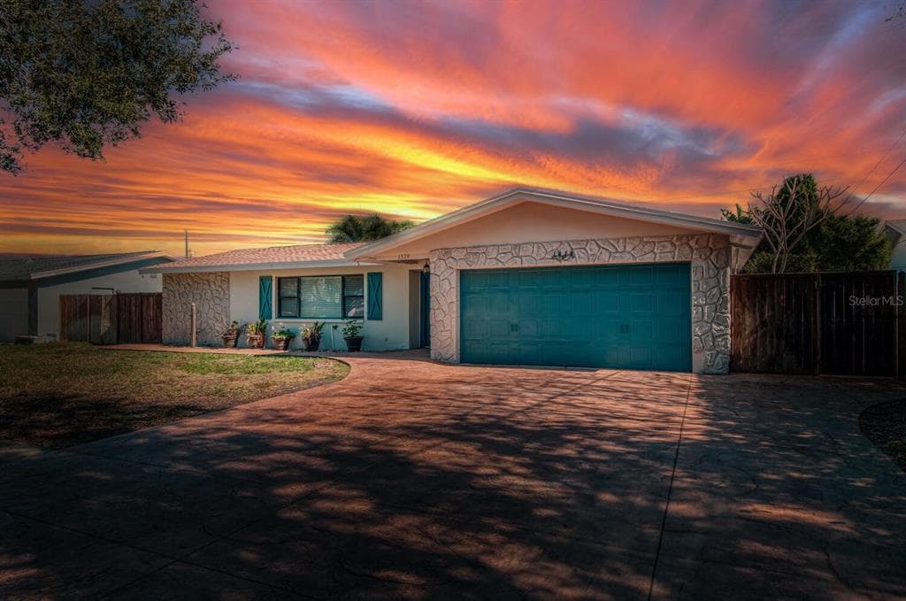 1379 SUMMERLIN DRIVE CLEARWATER, FL 33764