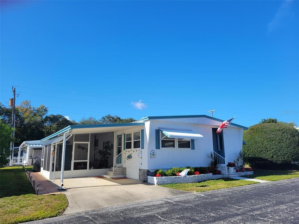585 SKY HARBOR DRIVE UNIT 322 CLEARWATER, FL 33759