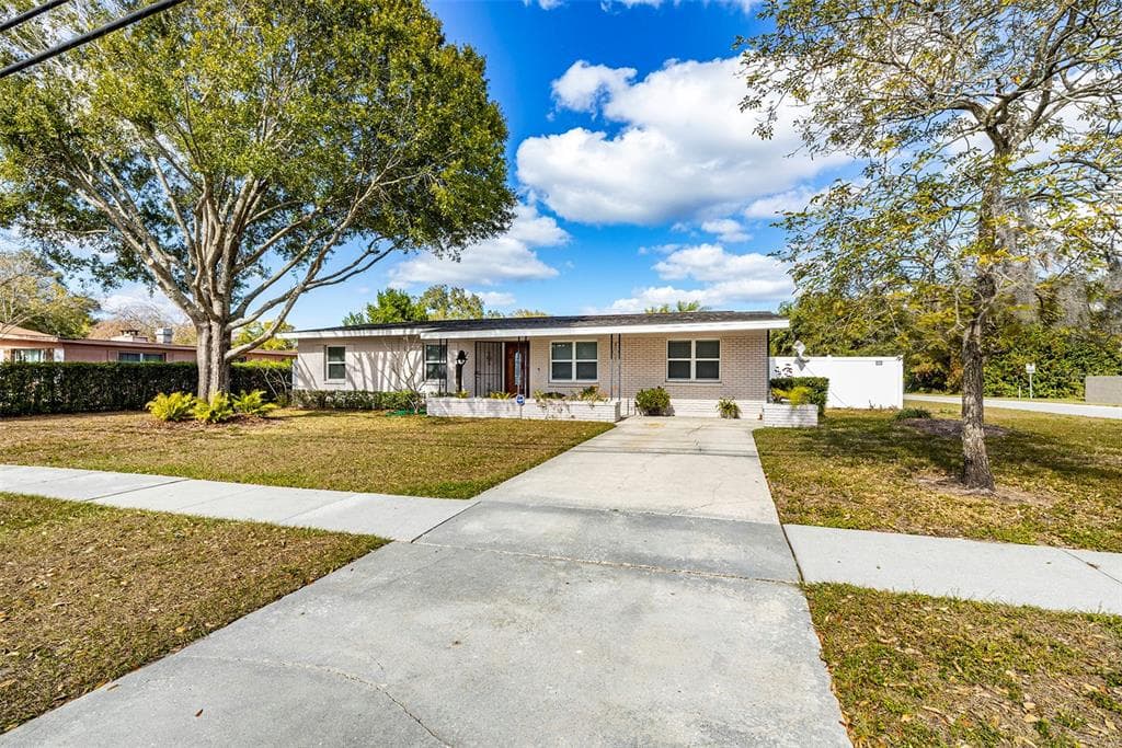 9605 ORANGE GROVE DRIVE TAMPA, FL 33618