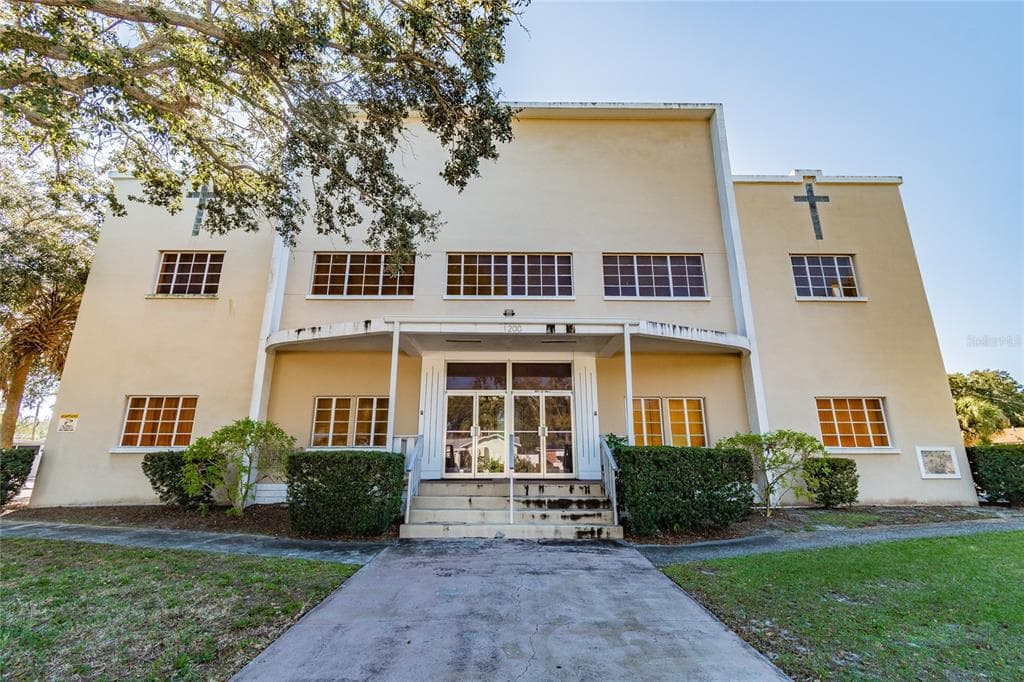 1200 30TH AVENUE N ST PETERSBURG, FL 33704
