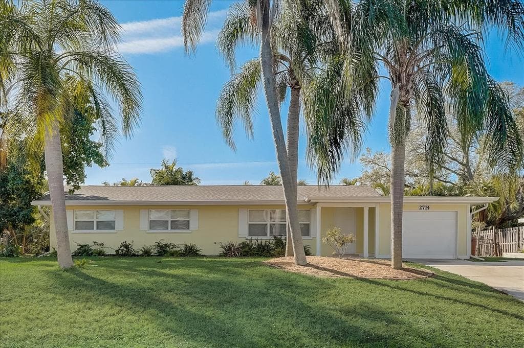 2714 GROVE STREET SARASOTA, FL 34239