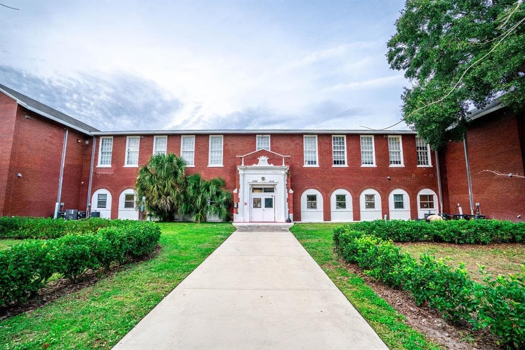 1090 10TH STREET N UNIT 11 ST PETERSBURG, FL 33705