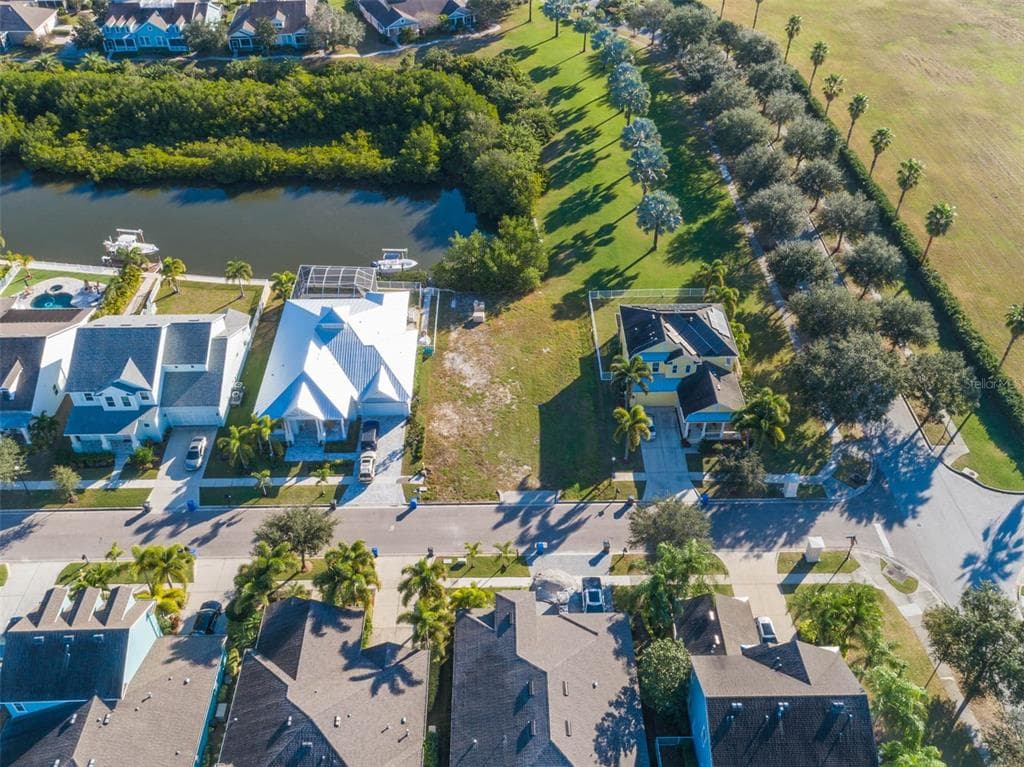 5605 SEAGRASS PLACE APOLLO BEACH, FL 33572