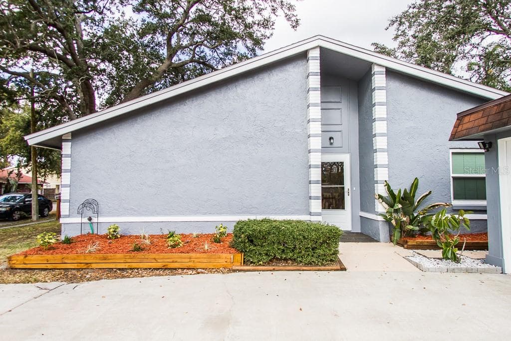 2066 MADRID COURT N CLEARWATER, FL 33763
