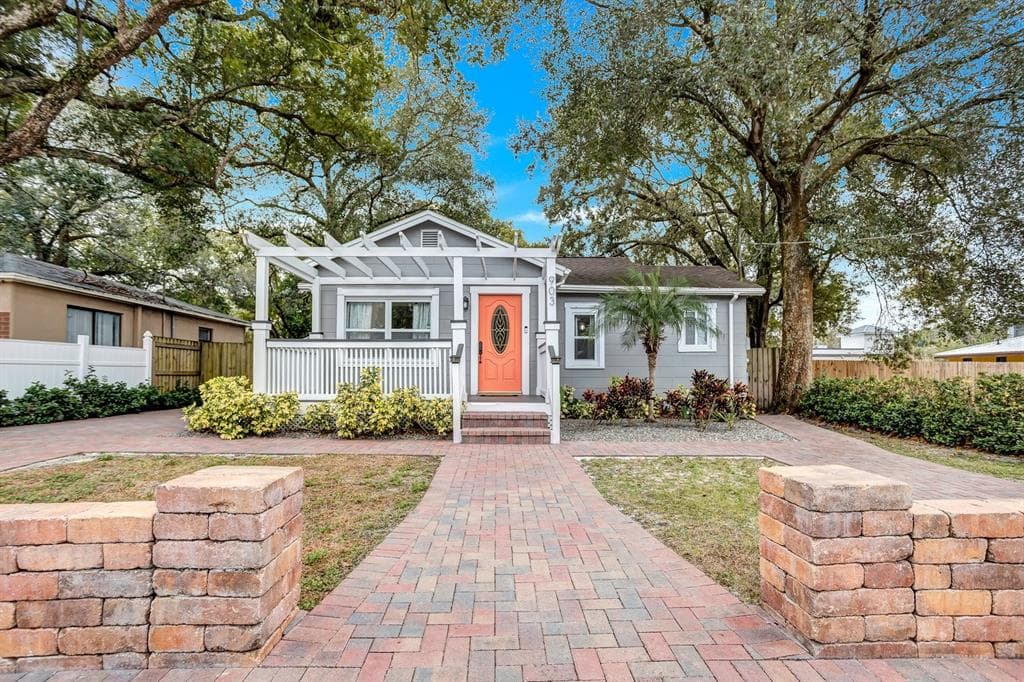 903 E LAMBRIGHT STREET TAMPA, FL 33604